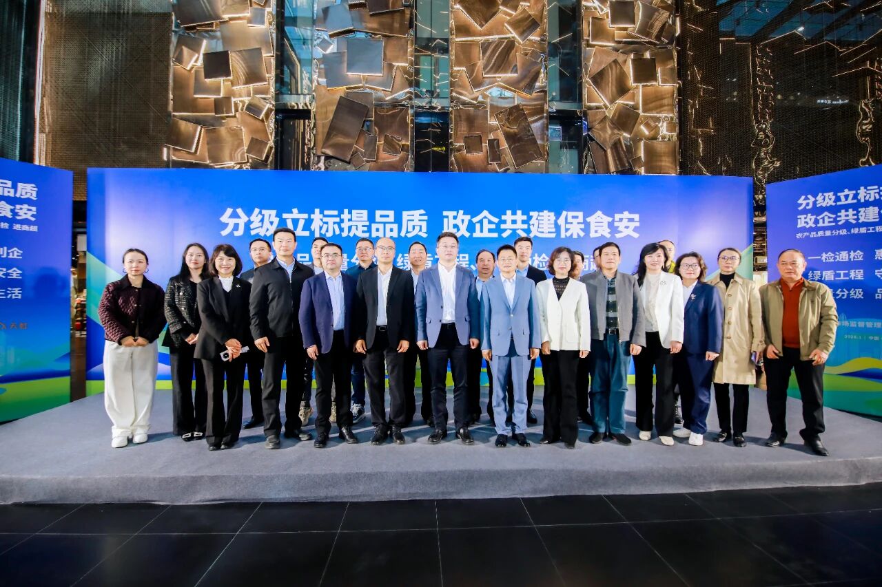 守护舌尖上的安全：源兴果品参加市市监局“三大工程”进商超活动